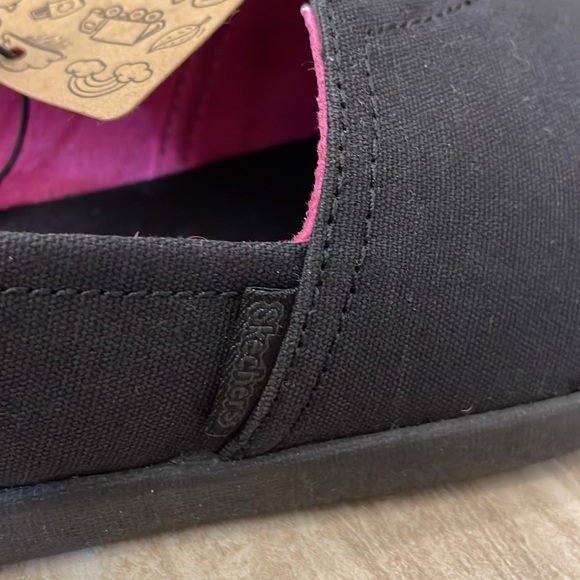 SKECHERS NWT Girls Size 2 Black Slip-On canvas casual shoes gel memory foam - Picture 10 of 11